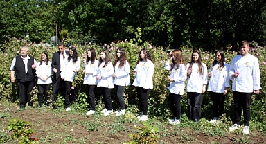 Edirne gülleri, saray lezzetlerinden 'gül reçeli' yapılmak üzere toplandı