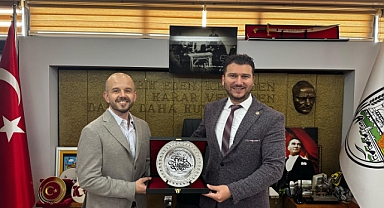 Fırat Yayla, Tire İlçe Başkanından Anlamlı Hediye Aldı