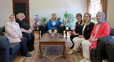 KLÜ Kadın ve Aile Çalışmaları Merkezi’nden Rektör Prof. Dr. Rengin Ak’a Hayırlı Olsun Ziyareti