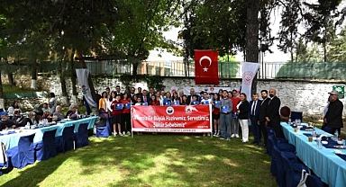 Kuşakları Buluşturan Anlamlı Dinleti: Şiir ve Melodiyle Birlikteyiz