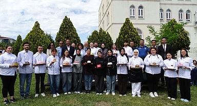 Pınarhisar MYO’da Renkli Pasta Süsleme Yarışması