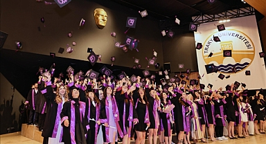 SAĞLIK BİLİMLERİ FAKÜLTESİ MEZUNİYET TÖRENİ GERÇEKLEŞTİRİLDİ