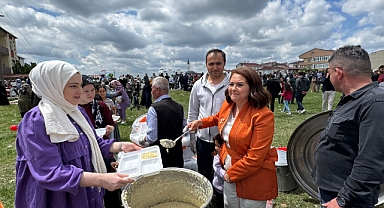 Tekirdağ'da keşkek şenliğinde 12 ton keşkek dağıtıldı