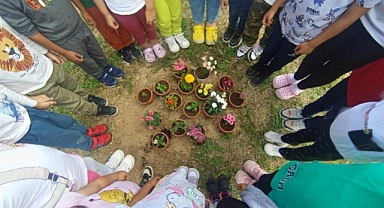 Toprakla Buluşan Minik Eller