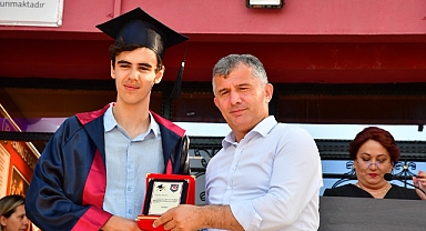 Babaeski Atatürk Ortaokulu’nda Mezuniyet Coşkusu