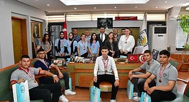 Babaeski’de Liseler Arası Bilgi Yarışmasında Gençler Bilgileriyle Yarıştı