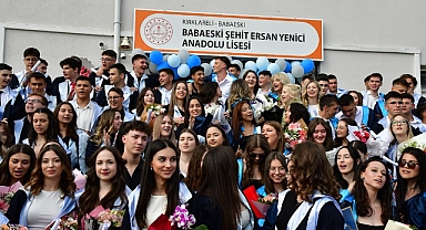 Başkan Fırat Yayla, Şehit Ersan Yenici Anadolu Lisesi Mezuniyet Törenine Katıldı