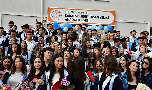 Başkan Fırat Yayla, Şehit Ersan Yenici Anadolu Lisesi Mezuniyet Törenine Katıldı