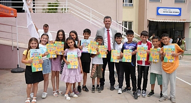 Başkan Sarıkurt´tan Öğrencilere Karne Hediyesi