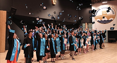 EDEBİYAT FAKÜLTESİ MEZUNLARINI UĞURLADI