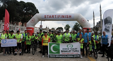 Edirne'de Yeşilay'ın geleneksel bisiklet turunda, 200 gönüllü pedal çevirdi