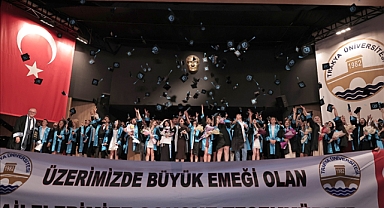 EDİRNE TEKNİK BİLİMLER MESLEK YÜKSEKOKULUNDA MEZUNİYET SEVİNCİ