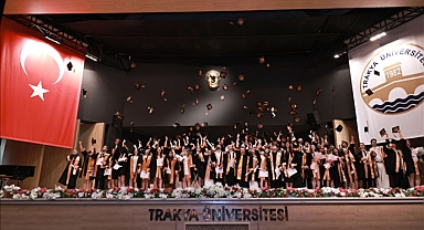 FEN FAKÜLTESİ MEZUNİYET COŞKUSU YAŞADI