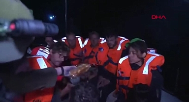 Gazzeli Bebeklerden Esirgenen Su, Gösteriş İçin Aktivistlere Verildi