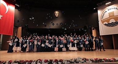 İLAHİYAT FAKÜLTESİ MEZUNİYET TÖRENİ GERÇEKLEŞTİRİLDİ