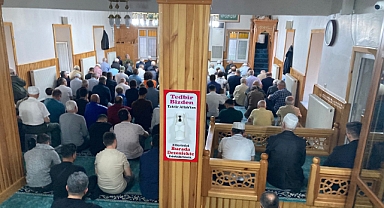 Kırklareli'de Kurban Bayramı Coşkusu: Vatandaşlar Camileri Doldurdu