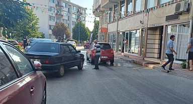 Kırklareli Kışla Caddesi’nde Maddi Hasarlı Trafik Kazası