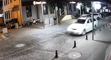 Kırklareli’nde Gece Yarısı Maddi Hasarlı Kaza Kamerada