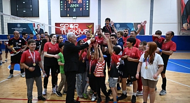 Kurumlar Arası Voleybol Turnuvası Şampiyonu Emniyet Müdürlüğü