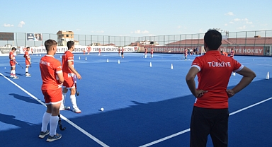 Mehmet Sezer, Türk Hokeyinde Başarıyla Yükseliyor