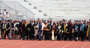 NKÜ'de 5 bin öğrenci mezun oldu