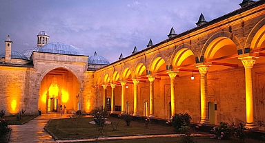 Osmanlı'nın şifahanesi Bayezid Külliyesi, haftanın 3 gecesi ziyarete açık olacak