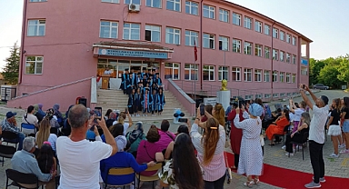 Pehlivanköy Belediye Başkanı Gündüz Hoşgör’den Ortaokul Mezunlarına Tebrik Mesajı