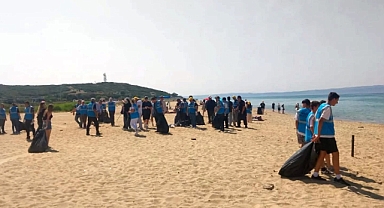 Saros Körfezi’nde öğrencilerinde katılımıyla çevre temizliği yapıldı
