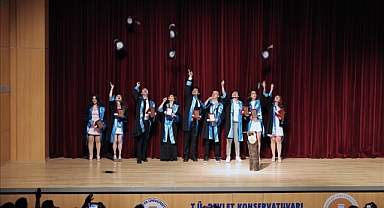 TRAKYA ÜNİVERSİTESİ DEVLET KONSERVATUVARINDA MEZUNİYET HEYECANI