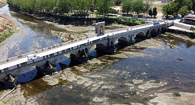 Tunca Nehri kuruyor; kum adacıkları ortaya çıktı