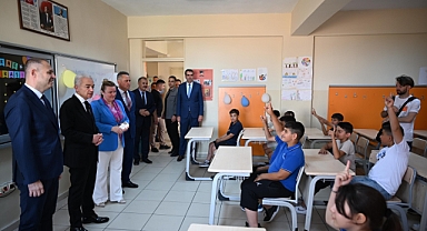 Vali Turan Öğrencilerin Sevincine Ortak Oldu