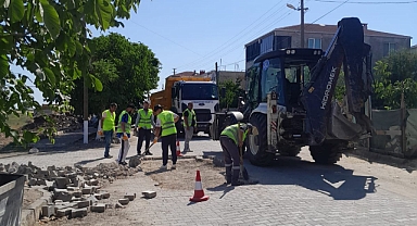 Büyükkarıştıran'da Yol ve Kaldırım Çalışmaları Hız Kesmiyor