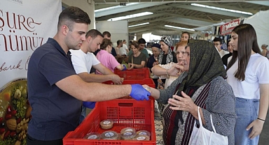 Çorlu Belediyesinden Atakent Pazar Yeri'nde Aşure İkramı