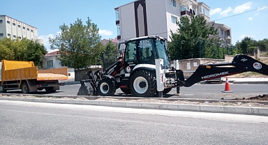 İnönü Caddesi'nde Su Borusu Patladı, Ekipler Anında Müdahale Etti