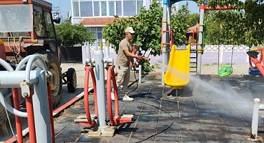 Kavaklı'da Yeşil Alanlara Zararlılara Karşı Etkili Mücadele