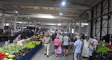 Kırklareli Kapalı Pazarı Yaz Sıcağında da Yoğun İlgi Gördü
