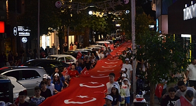 Kırklareli'nde 100 Metrelik Türk Bayrağıyla Demokrasi Yürüyüşü