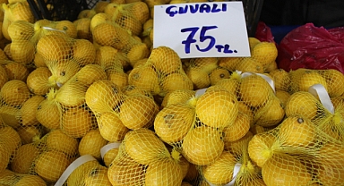 Kırklareli Pazarında Taze Meyve ve Sebze Fiyatları Vatandaşı Zorluyor 