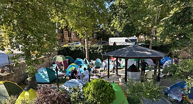 Kırkpınar'a gelen güreşseverler, çadırlarda da konaklıyor