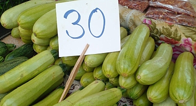Pazarda Kabak Yoğunluğu: Kilosu 30 TL'den Satıldı