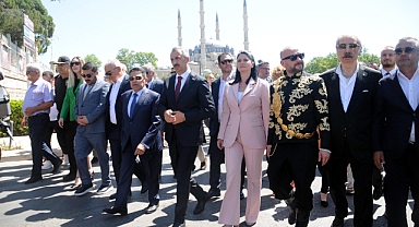 Tarihi Kırkpınar Yağlı Güreşleri'nde, geleneksel 'ağa karşılama' töreni yapıldı
