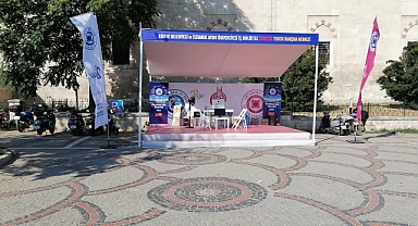 ÜNİVERSİTE ADAYLARI İÇİN TERCİH DANIŞMANLIK STANDI HİZMETE BAŞLADI