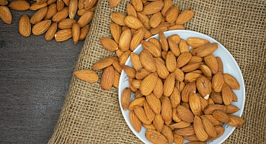 Bademin Sağlığa Faydaları: Doğal Şifa Kaynağı