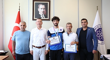 Boks Şampiyonasında Gümüş Madalya Kazanan Öğrenciye Teşekkür Belgesi