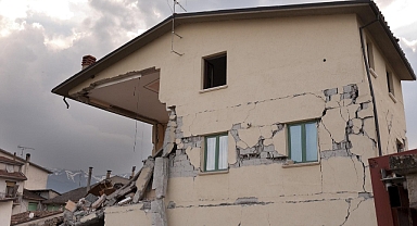 Deprem Anında Hayatta Kalmanın Altın Kuralları!