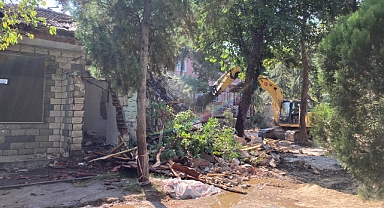 Dingiloğlu Parkı'nda Yıkım Çalışmaları Devam Ediyor 