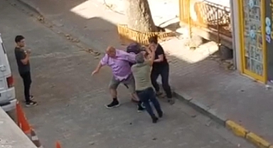 Ev sahibi ile kiracı arasında biber gazlı, sopalı kavga kamerada