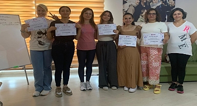 KADINLARLA BİRLİKTE GÜÇLENİYORUZ ATÖLYESİ'NDE DAYANIŞMA VE UMUT BULUŞTU