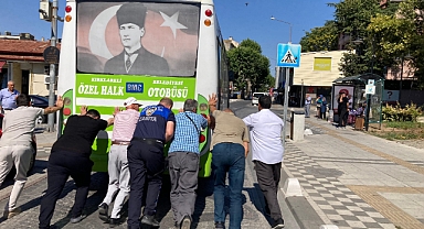 Karaumur Caddesi'nde Minibüs Arızası Trafik Aksamasına Neden Oldu 