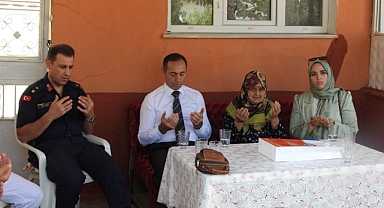 Kaymakam Yıldız, Şehit Aptullah Altındağ'ın Ailesini Ziyaret Etti 